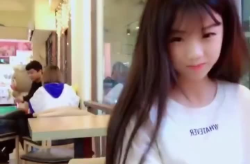 小姐姐摇头甩头发视频,小姐姐摇头甩发魅力四溢
